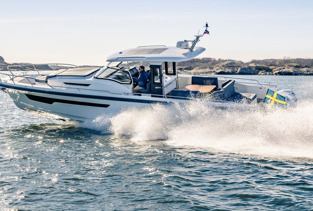 Nimbus Tender 11