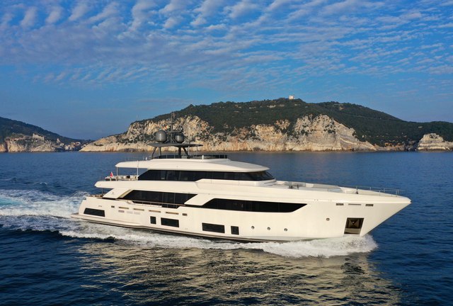 Custom Line Navetta 37 