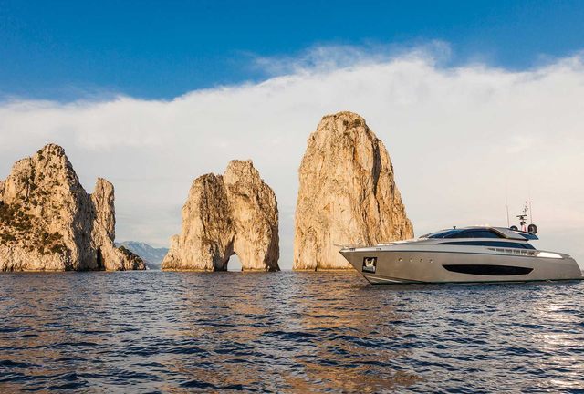 Riva 122' Mythos 