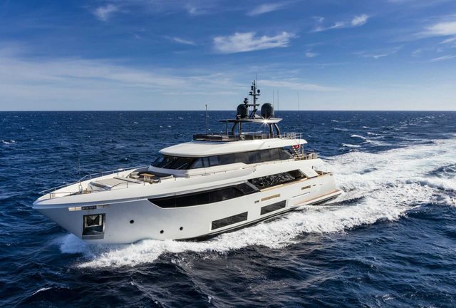 Custom Line Navetta 33 