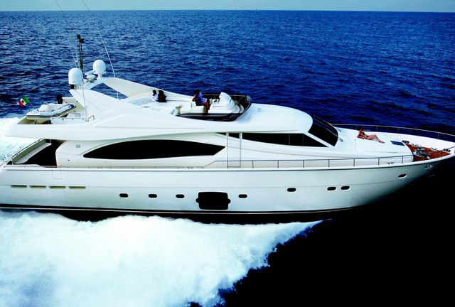 Ferretti 880