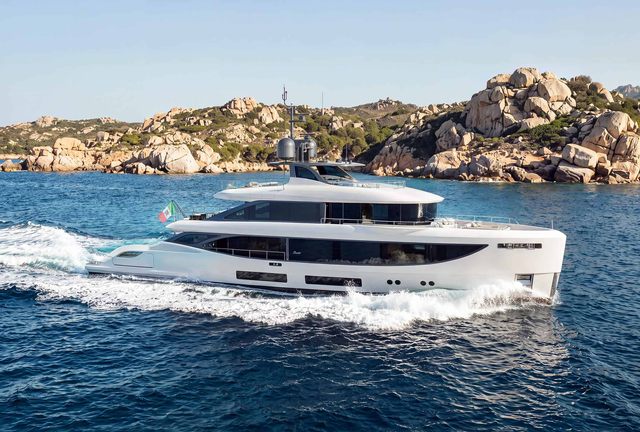 Benetti Oasis 36M