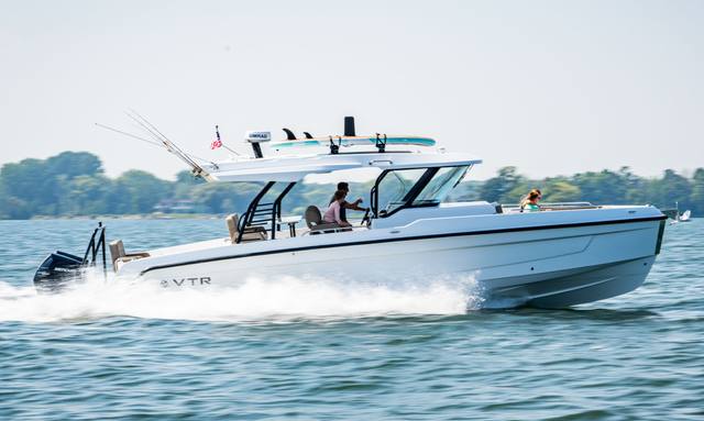 Cruisers Yachts 38 VTR 