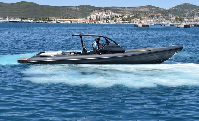 Venom 44 Open Sterndrive