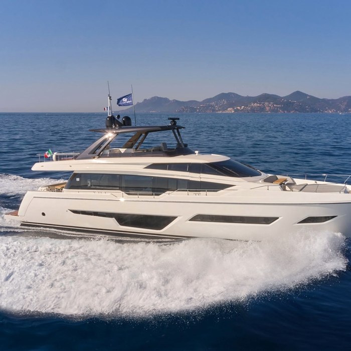Alveare yacht exterior 2