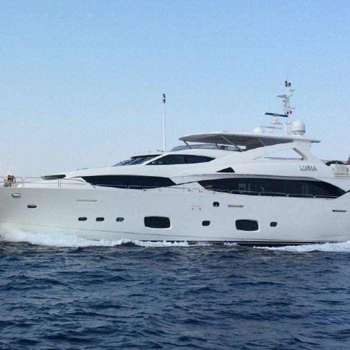 Final Cut yacht exterior 2
