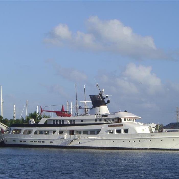 Platinum yacht exterior 2