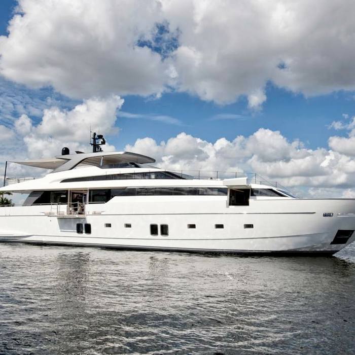 Octave yacht exterior 2