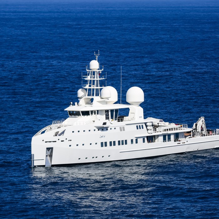 Um Alhoul yacht exterior 2