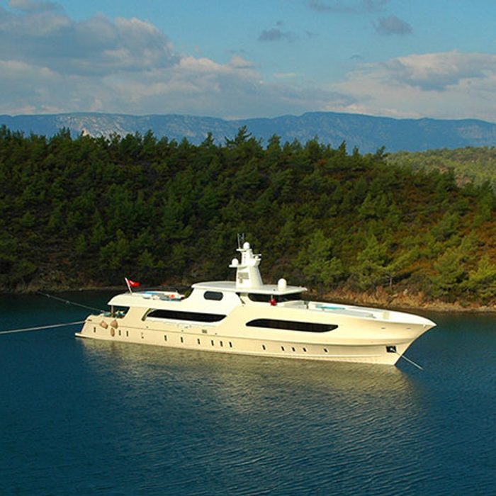 Vetro yacht exterior 2