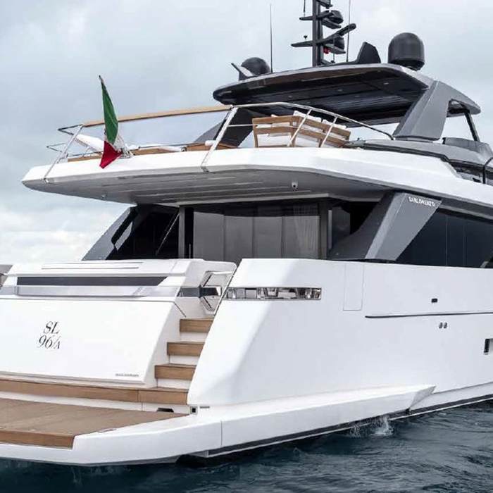 Clic yacht exterior 6