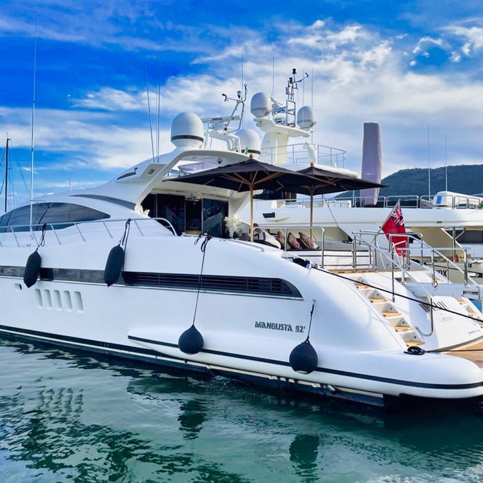 Manu yacht exterior 2