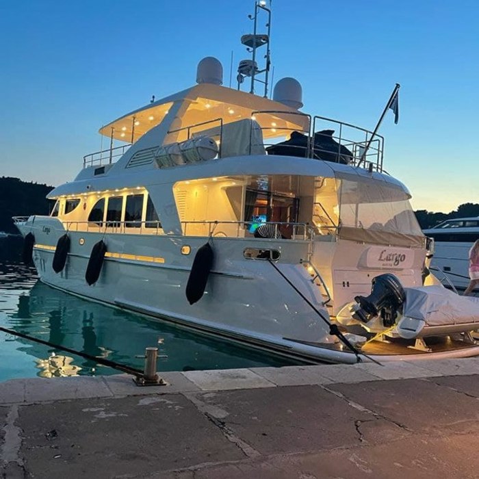 Aysha yacht exterior 2