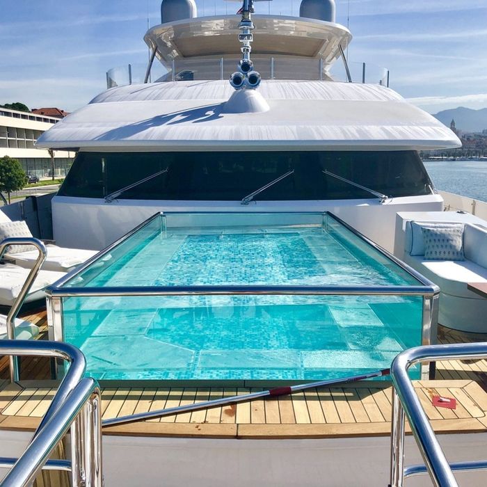 Lady MRD yacht exterior 2