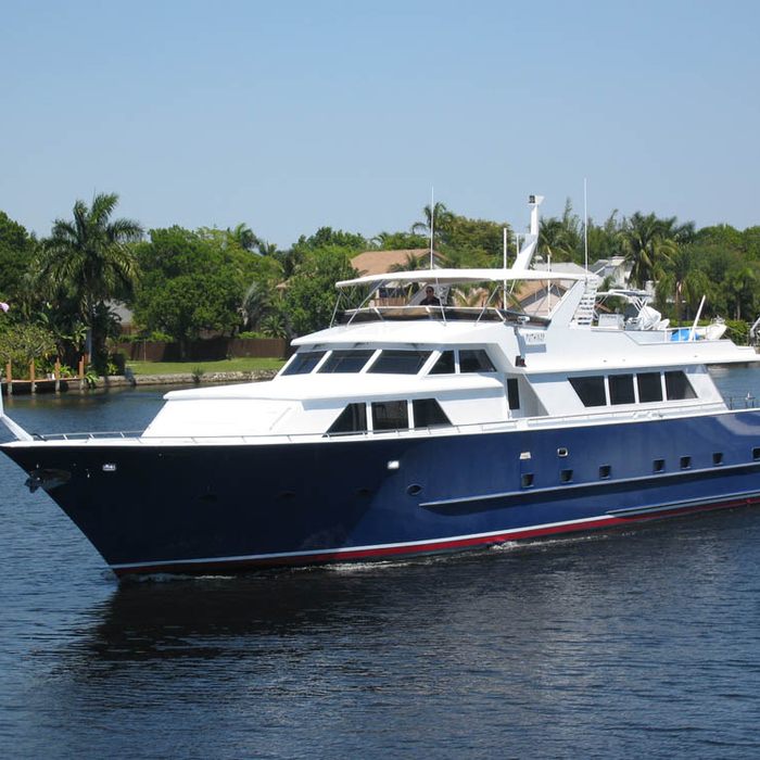 La Vida yacht exterior 2