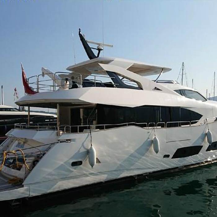 Romana yacht exterior 2