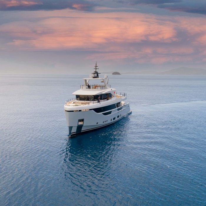 Dulce De Leche yacht exterior 2