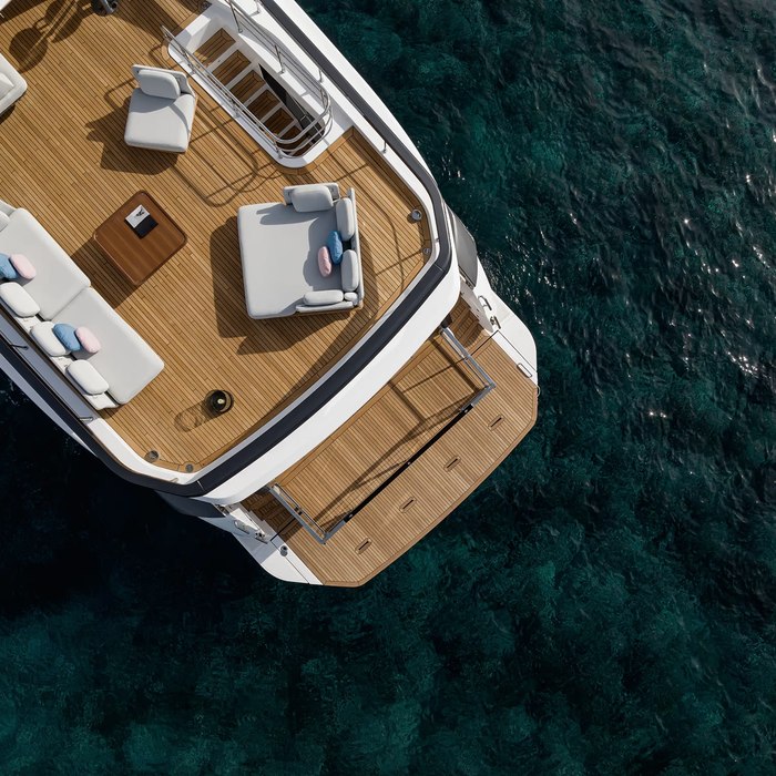 Viva II yacht exterior 2