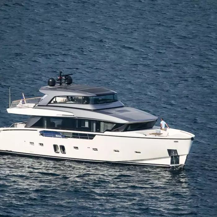 Bluesmobile yacht exterior 2