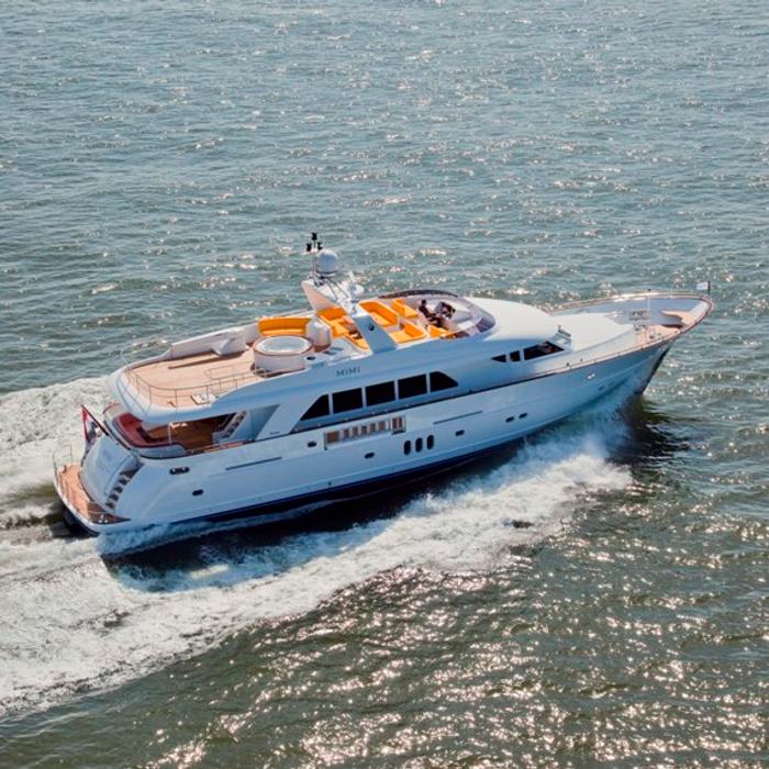 Mimi yacht exterior 2
