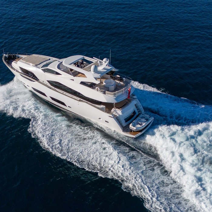 Amour I yacht exterior 2