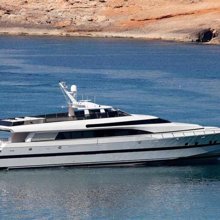 Foners yacht exterior 2