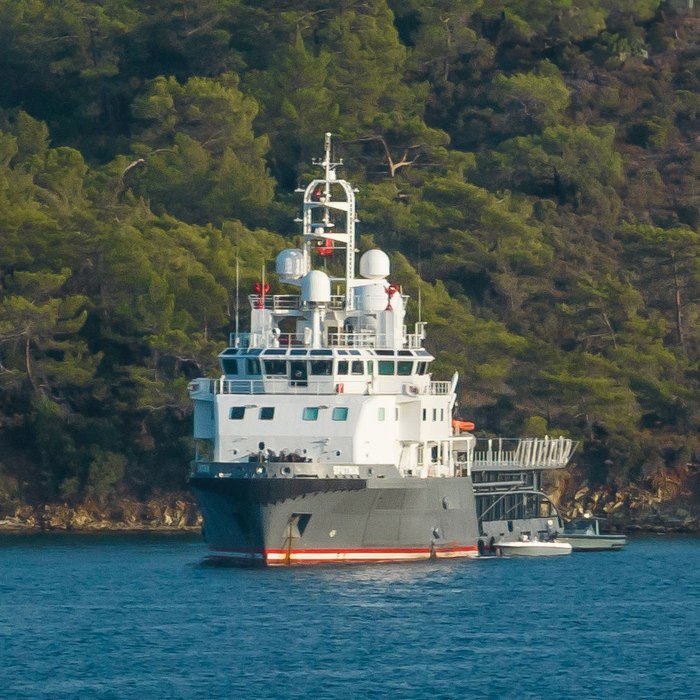 Sputnik yacht exterior 2