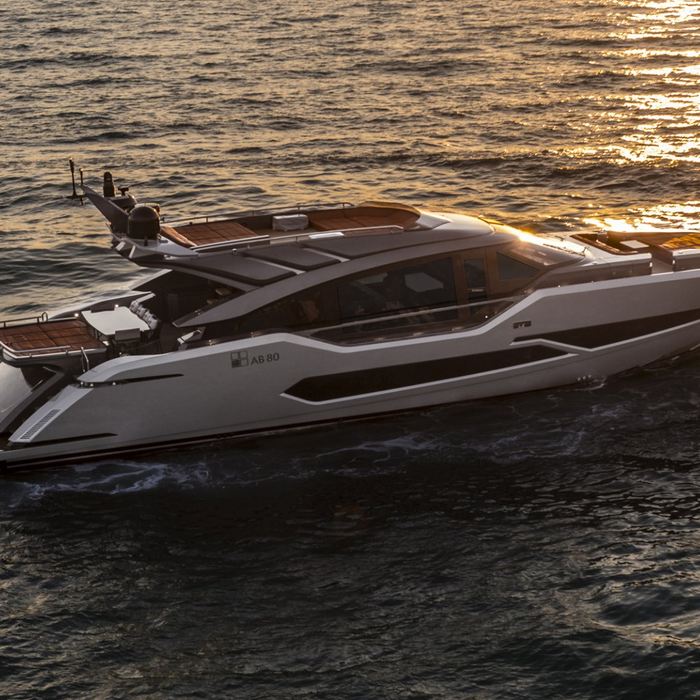 Incentivized yacht exterior 2