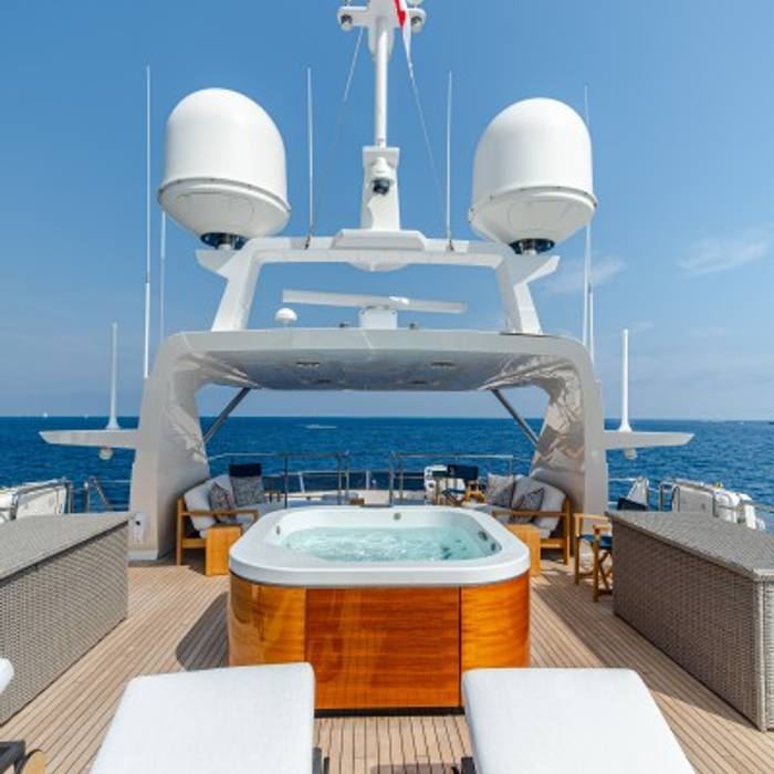 Dylan Anne yacht exterior 2