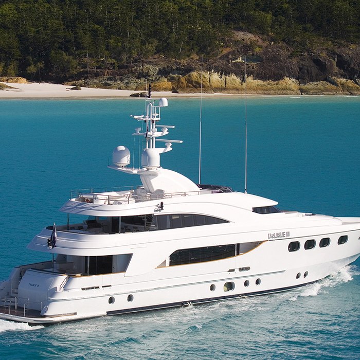 De Lisle III yacht exterior 2