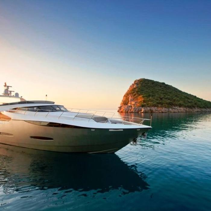 New Vogue yacht exterior 2