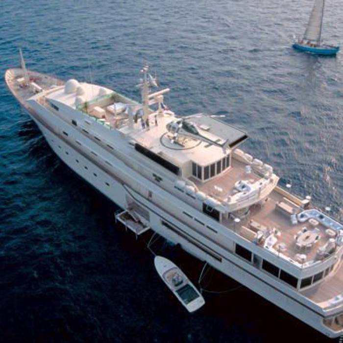 Kingdom 5KR yacht exterior 2