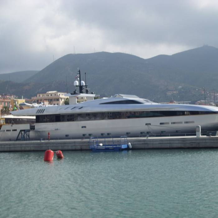 Tin Tin yacht exterior 2
