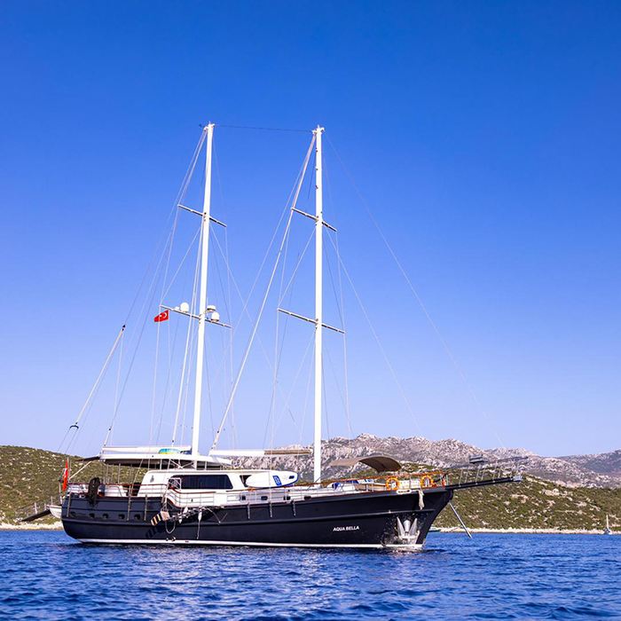 Aqua Bella yacht exterior 16