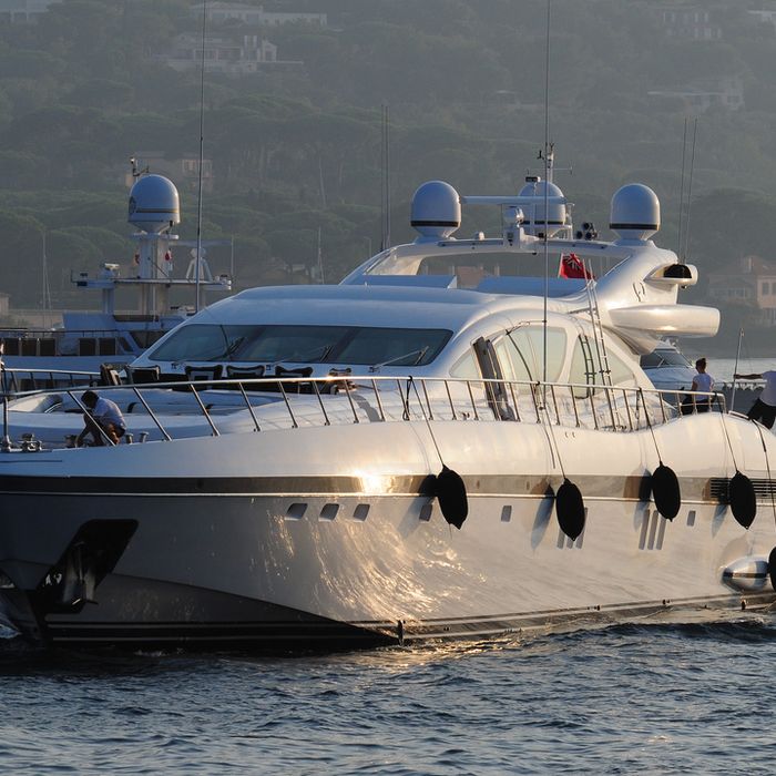 Celcascor yacht exterior 16