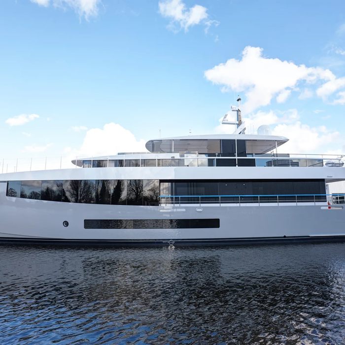 Avatar yacht exterior 2