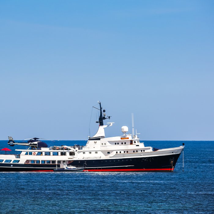 Itasca yacht exterior 2