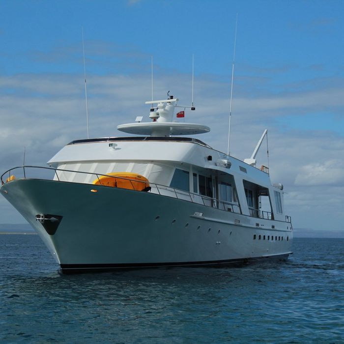 Mi Amor yacht exterior 2