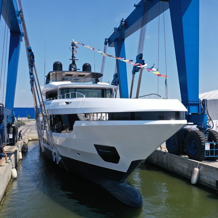 Dorsia yacht exterior 2