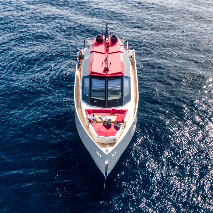 Al Thakhira yacht exterior 2