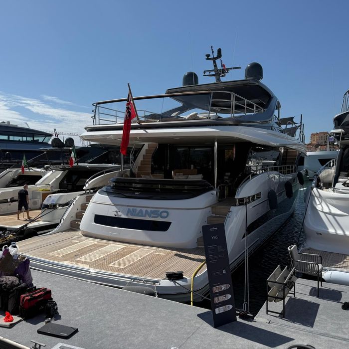 Nianso yacht exterior 2