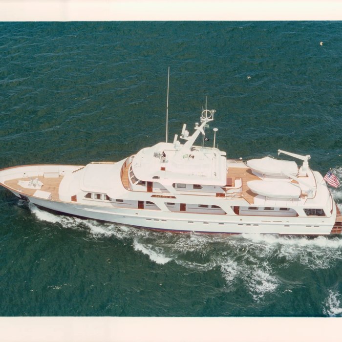 Gin Tonic yacht exterior 2