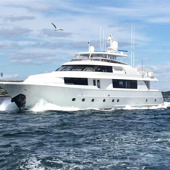 TT Amore yacht exterior 2
