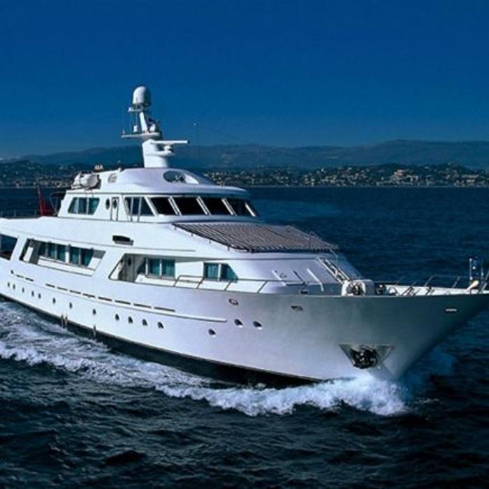 Freemont yacht exterior 2