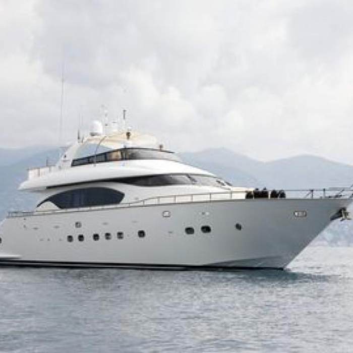 Cento yacht exterior 2