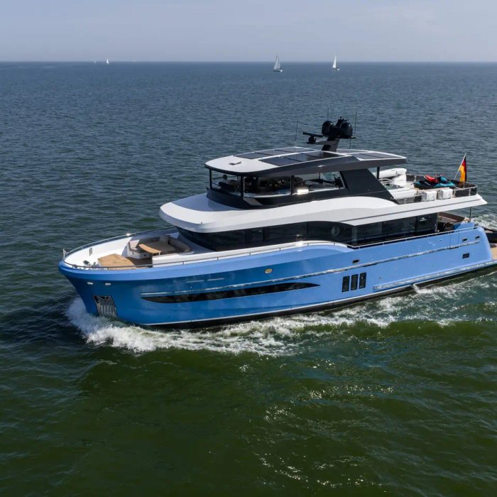 Aviso yacht exterior 2
