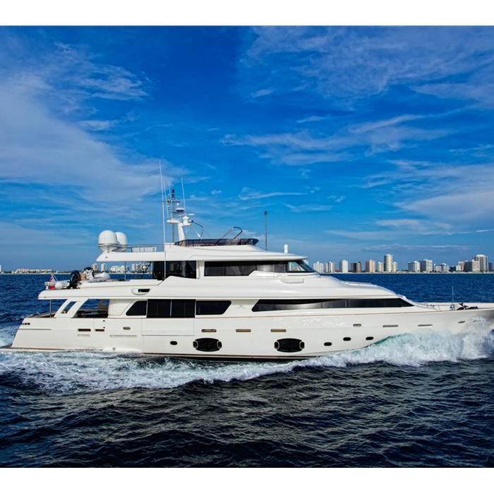 Se7en yacht exterior 2