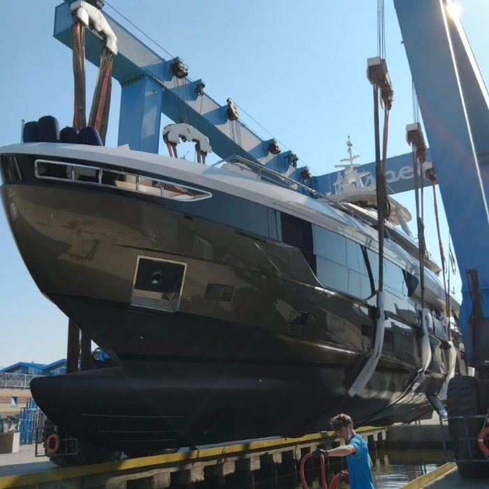 Shabby yacht exterior 2