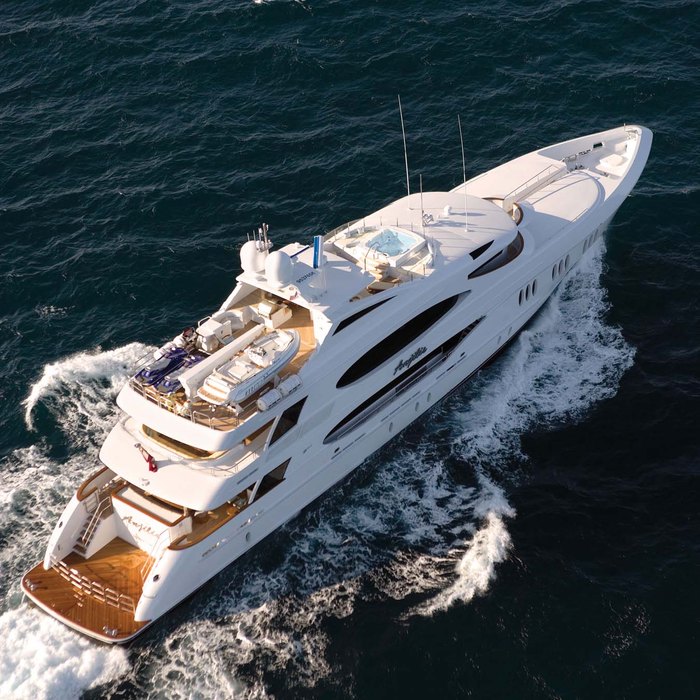 Reef Chief yacht exterior 3