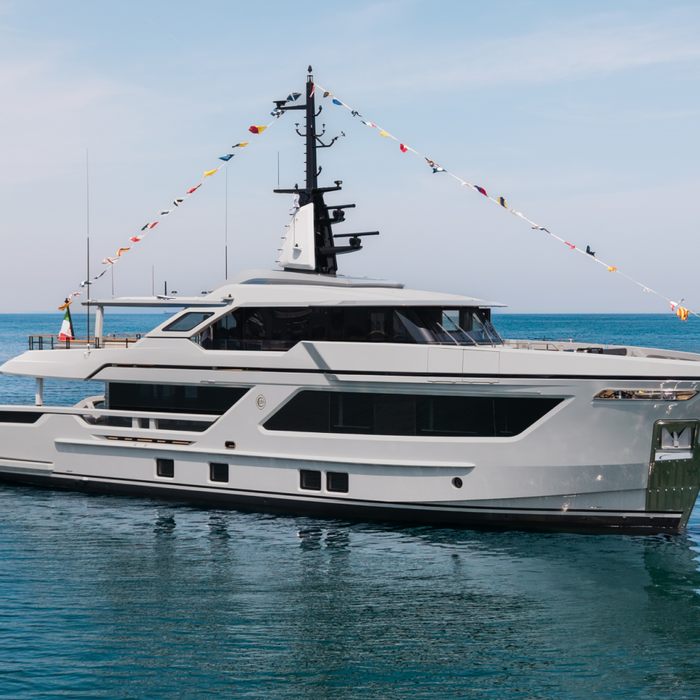 Mon Coeur yacht exterior 2